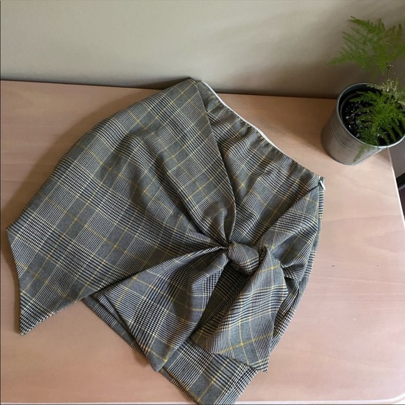 COCO & YVES Gray Yellow Plaid Tie Front Mini Skirt - Picture 3 of 5